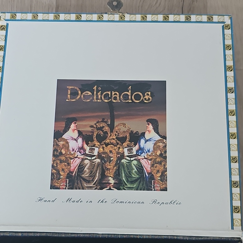 Vintage Unique Delicados Dominican Republic Cigar Box With Beaded Handle EUC - Picture 2 of 15